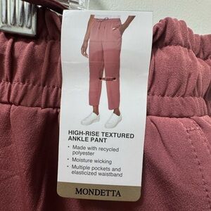 Mondetta Textured Ankle Pant in Rose